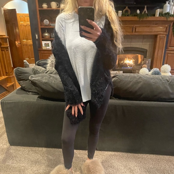 Hollister Black Cardigan Sweater s/xs nwot Cozy Fuzzy Design - Picture 2 of 6